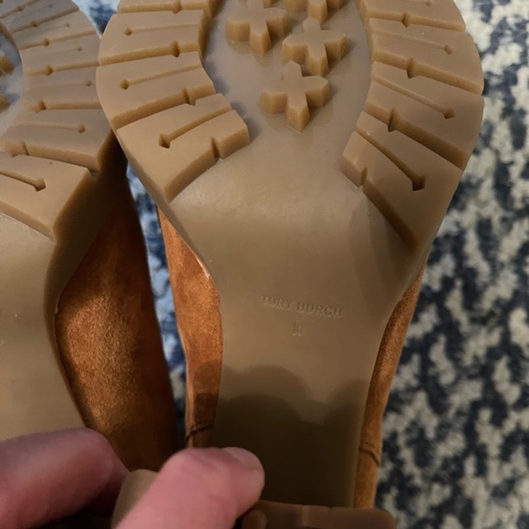 Tory Burch‼️‼️CARSON LUG SOLE ANKLE BOOT - Picture 6 of 7